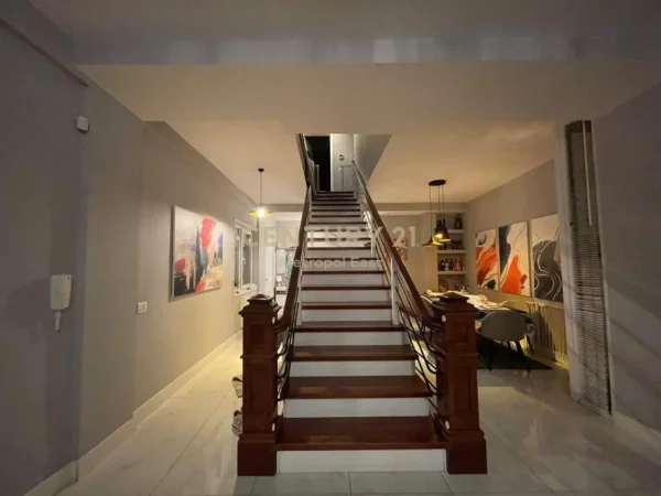 Tirane, jepet me qera apartament 3 Katshe Kati 3, 490 m² 2.500 € (Lunder)
