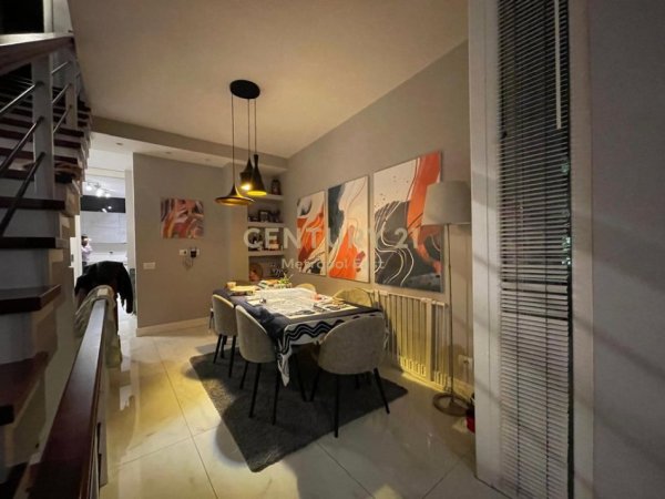 Tirane, jepet me qera apartament 3 Katshe Kati 3, 490 m² 2.500 € (Lunder)