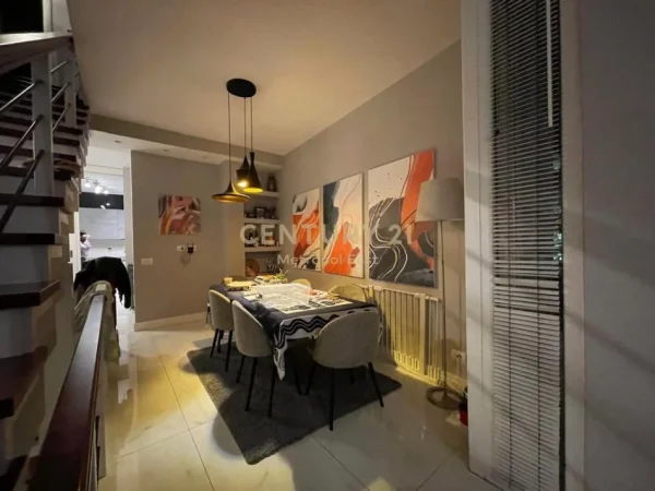 Tirane, jepet me qera apartament 3 Katshe Kati 3, 490 m² 2.500 € (Lunder)