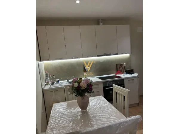 Tirane, jepet me qera apartament 2+1+Ballkon Kati 4, 50 m² 550 € (BULEVARDI “BAJRAM CURRI)