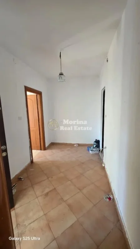 Tirane, shitet apartament 1+1 Kati 3, 63 m² 74.000 € (Kombinat)