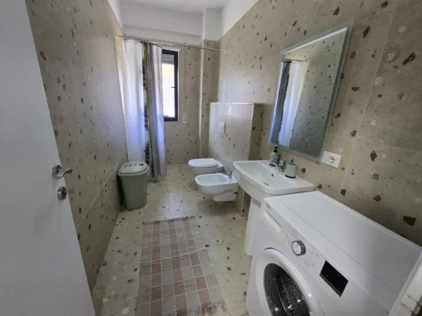 Tirane, jepet me qera apartament 2+1 Kati 3, 80 m² 600 € (Oasis Rezidence)