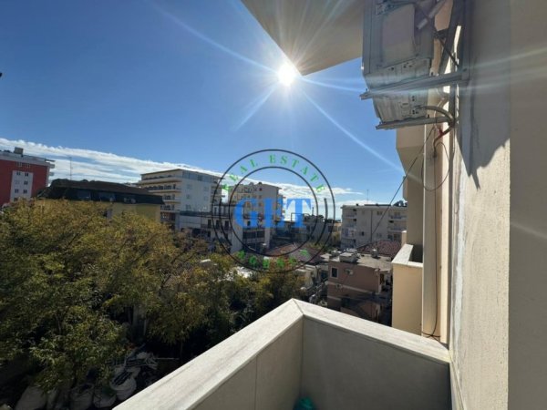 Durres, jepet me qera apartament 1+1, Plazhi Hekurudha, Kati 3, 300 €