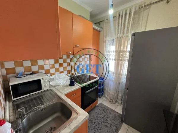 Durres, jepet me qera apartament 1+1, Plazhi Hekurudha, Kati 3, 300 €