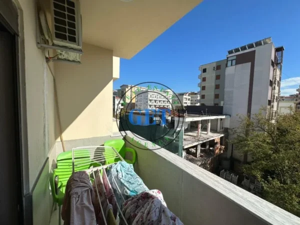 Durres, jepet me qera apartament 1+1, Plazhi Hekurudha, Kati 3, 300 €
