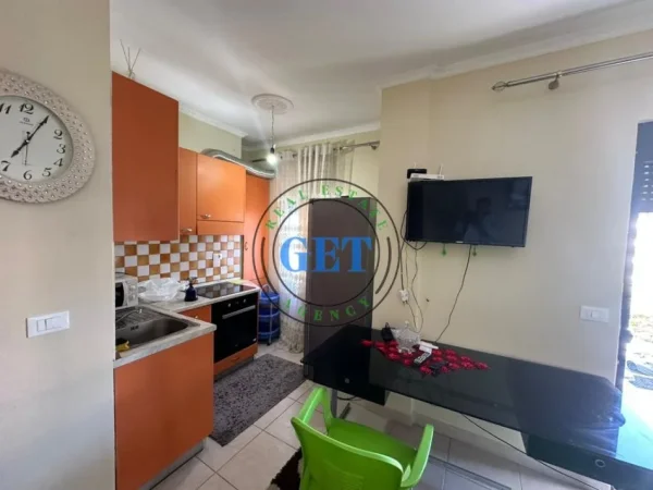 Durres, jepet me qera apartament 1+1, Plazhi Hekurudha, Kati 3, 300 €