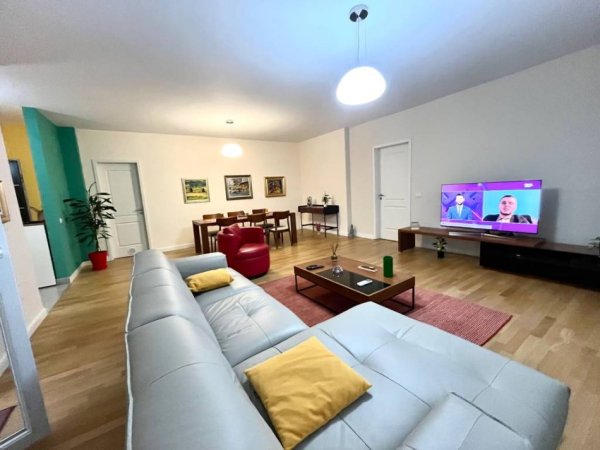 Tirane, shitet apartament 3+1+Aneks+Ballkon Kati 1, 260 m² 650.000 € (Rezidenca “Touch of Sun”)