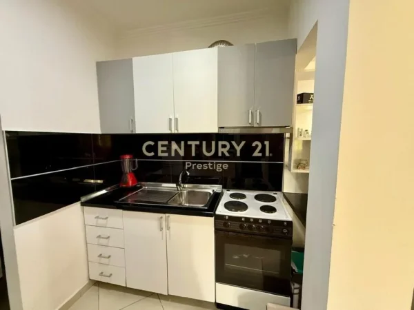 Tirane, jepet me qera garsonier 1+1 Kati 4, 40 m² 550 € (21Dhjetori)