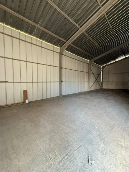 Tirane, jepet me qera magazine Kati 0, 250 m² 1.125 € (Autostrada Tiranë–Durrës)