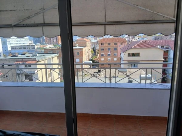Tirane, jepet me qera 1+1 Kati 5, 67 m² 550 € (Karl Gega)