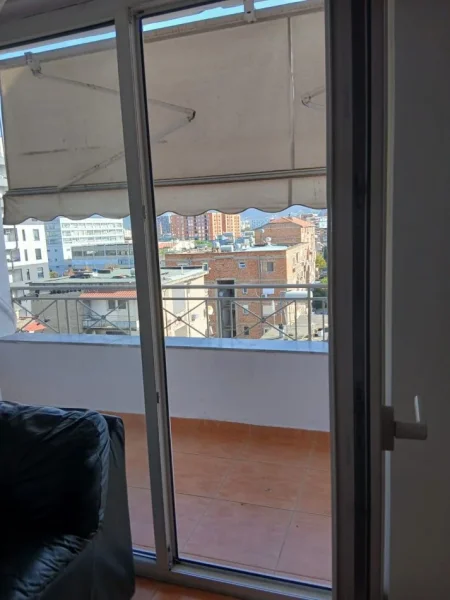 Tirane, jepet me qera 1+1 Kati 5, 67 m² 550 € (Karl Gega)