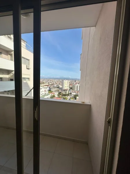 !!Dhënë!!Durres, jepet me qera apartament 2+1+Ballkon Kati 10, 110 m² 350 € (Ish Urt)
