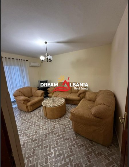 Tirane, jepet me qera 3+1 Kati 3, 90 m² 600 € (ne Qender, tek Rruga Fortuzi)