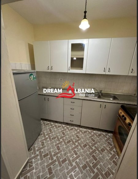 Tirane, jepet me qera 3+1 Kati 3, 90 m² 600 € (ne Qender, tek Rruga Fortuzi)