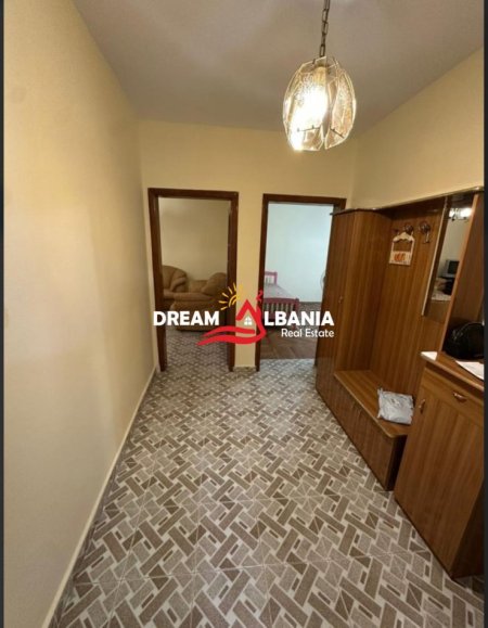 Tirane, jepet me qera 3+1 Kati 3, 90 m² 600 € (ne Qender, tek Rruga Fortuzi)