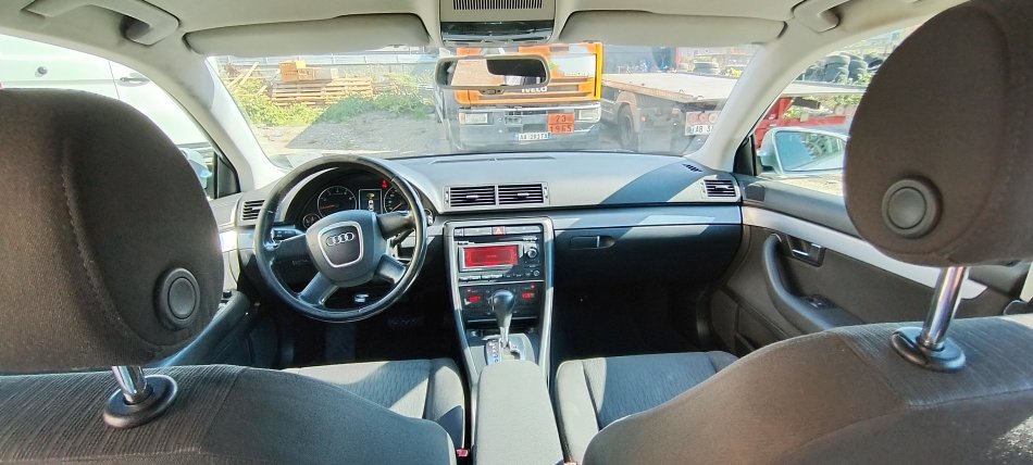 Tirane, shes makine Audi Benzin+Gaz, gri metalizato tiptronik Klima 225.000 km 4.000 €