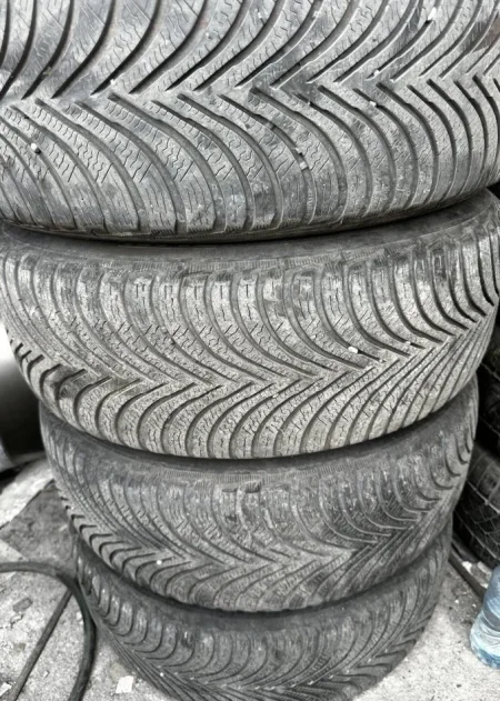 Tirane, shes gome dhe disk alumini Disqe Goma 16 Golf Passat Touran caddy Origjinal , 350 €