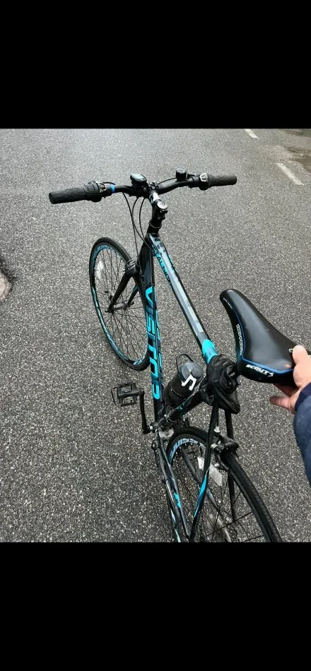 Tirane, njoftim biciklete VISITOR blu e errët 200 €