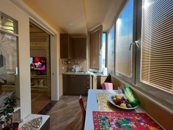 Tirane, shitet apartament 3+1 Kati 2, 121 m² 240.000 € (rruga e ullinjve)