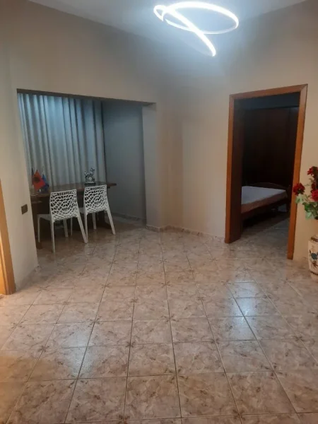 Tirane, jepet me qera apartament 2+1+Ballkon Kati 3, 146 m² 500 € (Kodra e Priftit)