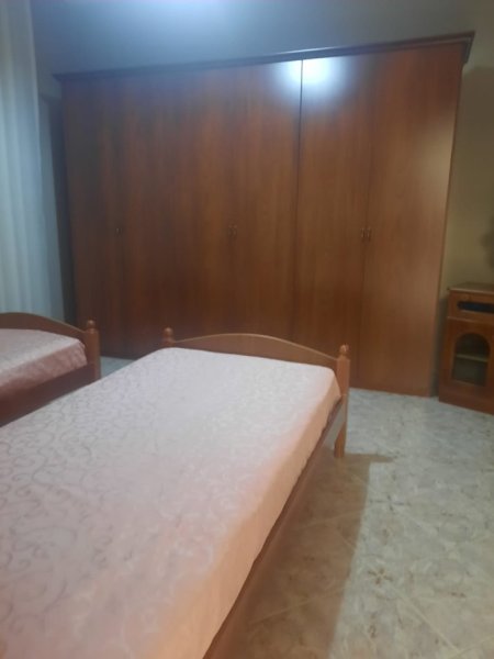 Tirane, jepet me qera apartament 2+1+Ballkon Kati 3, 146 m² 500 € (Kodra e Priftit)