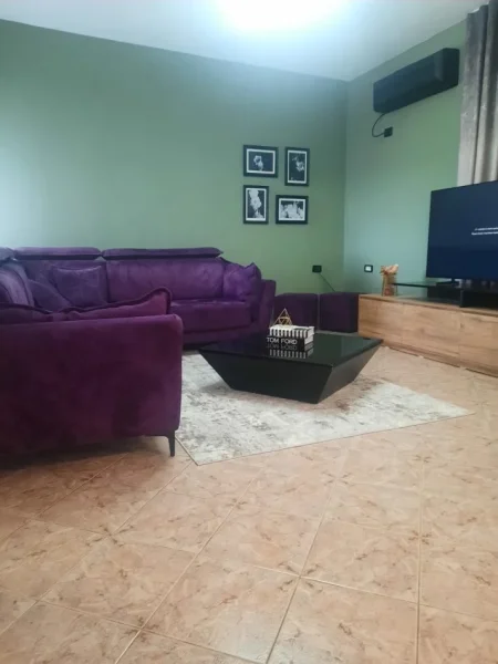 Tirane, jepet me qera apartament 2+1+Ballkon Kati 3, 146 m² 500 € (Kodra e Priftit)