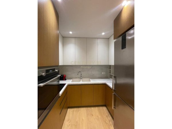 Tirane, jepet me qera apartament 2+1 Kati 4, 105 m² 1.350 € (Liqeni Thate)
