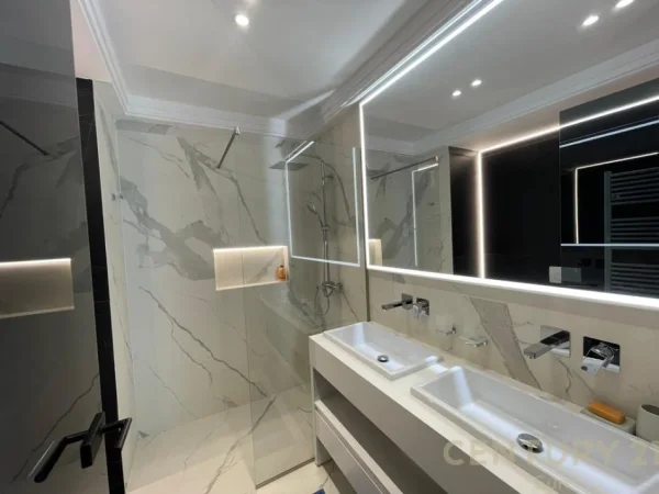 Tirane, jepet me qera apartament 2+1+Ballkon Kati 5, 163 m² 1.750 € (Kopshti Zologjik)