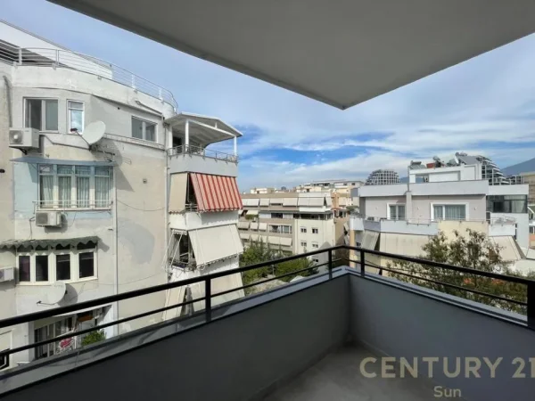 Tirane, jepet me qera apartament 2+1+Ballkon Kati 5, 163 m² 1.750 € (Kopshti Zologjik)