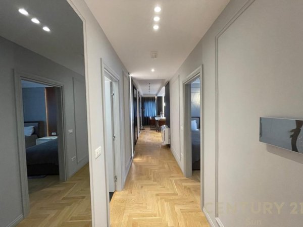 Tirane, jepet me qera apartament 2+1+Ballkon Kati 5, 163 m² 1.750 € (Kopshti Zologjik)