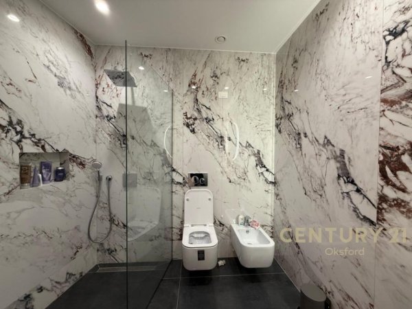 Tirane, jepet me qera apartament 2+1+Ballkon Kati 6, 133 m² 3.000 € (Lake View)