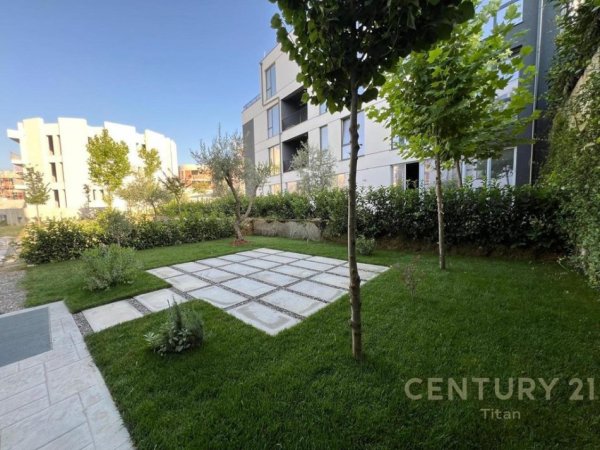 Tirane, jepet me qera apartament 2+1+Ballkon Kati 1, 165 m² 1.200 € (Liqeni Thate)