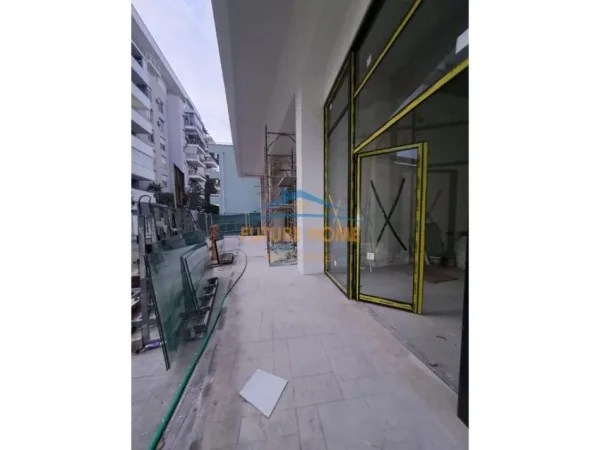 Tirane, jepet me qera ambjent biznesi Kati 0, 62 m² 1.100 € (Pazari i Ri)