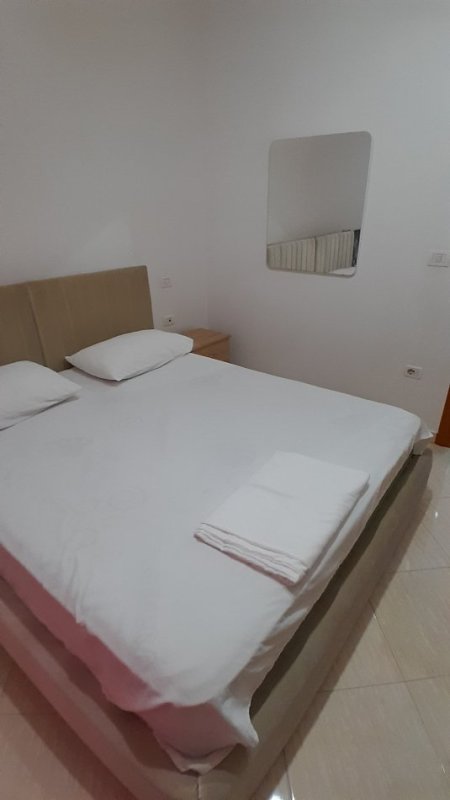 Tirane, jap me qera apartament 2+1+Aneks+Ballkon Kati 2, 76 m² 400 € (Rr. Thesarit te SPAR)