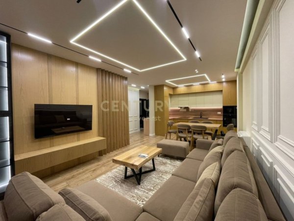 Tirane, jepet me qera apartament 2+1+Ballkon Kati 2, 115 m² 1.500 € (Liqeni Thate)