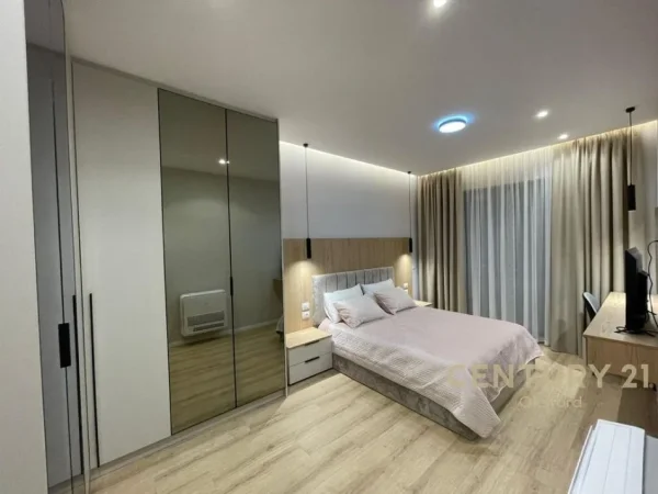 Tirane, jepet me qera apartament 2+1 Kati 6, 126 m² 1.500 € (Liqeni thate)