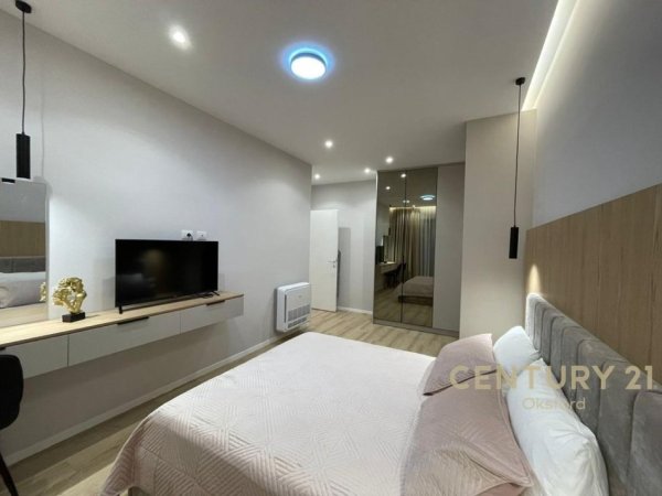 Tirane, jepet me qera apartament 2+1 Kati 6, 126 m² 1.500 € (Liqeni thate)