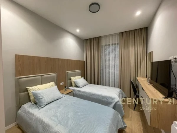 Tirane, jepet me qera apartament 2+1 Kati 6, 126 m² 1.500 € (Liqeni thate)