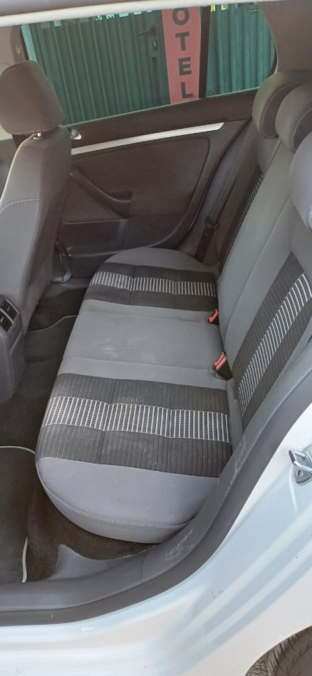 Vlore, shes makine Golf 5 2008 1.6Gas/Benzine Benzin+Gaz, e bardhë manuale Klima 216.000 km 3.900 €