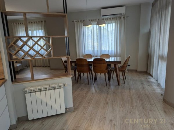 Tirane, jepet me qera apartament 3+1+Ballkon Kati 5, 170 m² 2.500 € (Nobis)