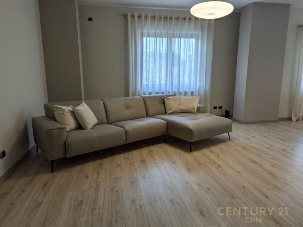 Tirane, jepet me qera apartament 3+1+Ballkon Kati 5, 170 m² 2.500 € (Nobis)