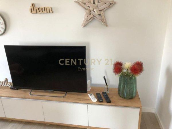 Tirane, jepet me qera apartament 2+1 Kati 4, 85 m² 600 € (Laprake)