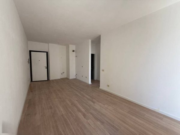Tirane, jepet me qera nga Pronari, pa-komision zyre Kati 1, 70 m² 550 € (Rruga Mine Peza, Golden Residence)