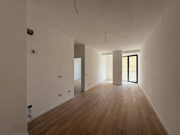 Tirane, jepet me qera nga Pronari, pa-komision zyre Kati 1, 70 m² 550 € (Rruga Mine Peza, Golden Residence)