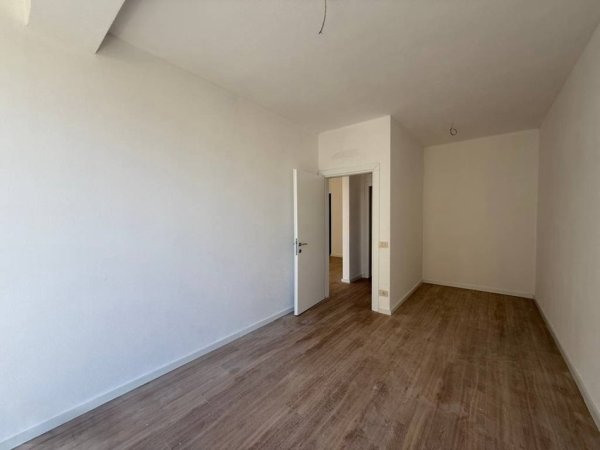 Tirane, jepet me qera nga Pronari, pa-komision apartament 1+1+Ballkon Kati 1, 70 m² 550 € (Rruga Mine Peza, Golden Residence)