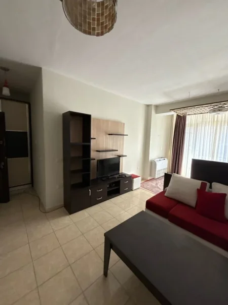 Tirane, jepet me qera garsonier Kati 5, 50 m² 370 € 