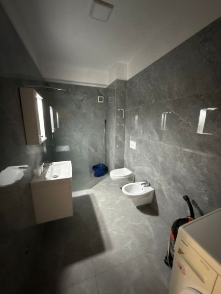 Tirane, jepet me qera garsonier Kati 5, 50 m² 370 € 