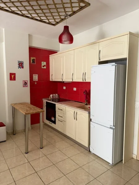 Tirane, jepet me qera garsonier Kati 5, 50 m² 370 € 