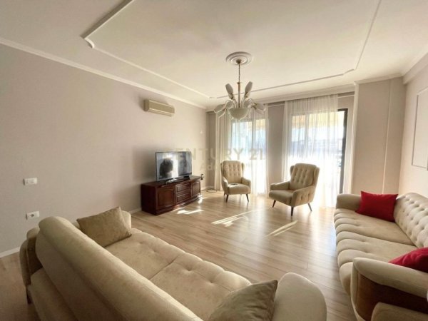 Tirane, jepet me qera apartament 2+1+Ballkon Kati 7, 120 m² 750 € (Rruga Todi Shkurti)