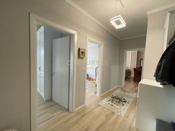 Tirane, jepet me qera apartament 2+1+Ballkon Kati 7, 120 m² 750 € (Rruga Todi Shkurti)